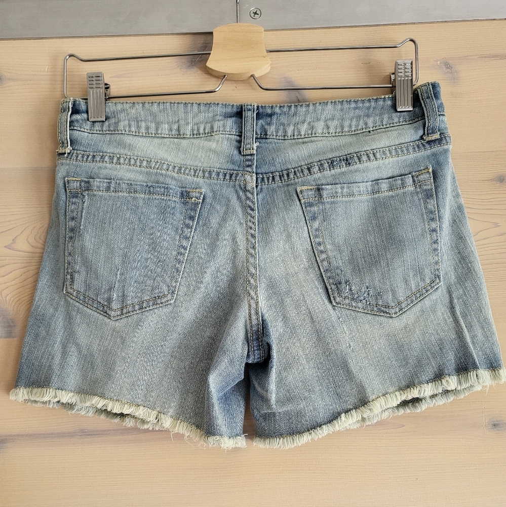 Mossimo Supply Co Distressed Cut-Off Faded Denim Shorts size 7 Juniors EUC - Picture 2 of 7